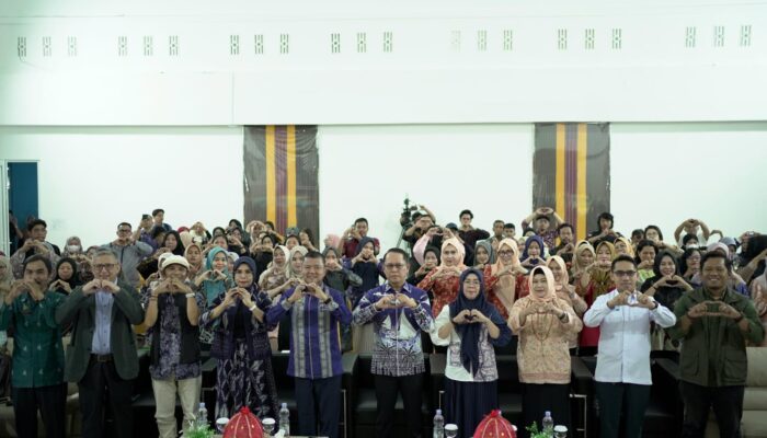 Utusan Kemenkomdigi RI di Bimtek Sulbar Mandarras : Literasi Bukan Cuma Pintar Pakai Aplikasi, Tapi Biar Gak Disetir Teknologi!