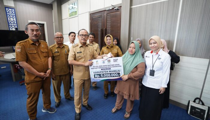 Tekan Kemiskinan Ekstrem, Gubernur SDK Kucurkan Bantuan Modal Rp5 Juta untuk Ratusan Keluarga di Sulbar