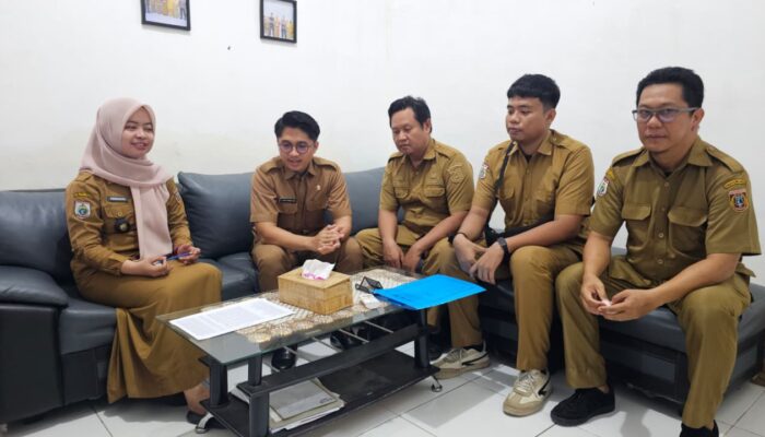 Target PKB Polman Memble, Kepala Samsat Ngamuk Turun Lapangan Serahkan Data Penunggak Pajak ke Desa!