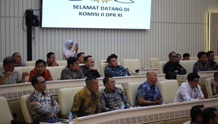 Mamuju Siap ‘Pisah Ranjang’! Pemprov Sulbar dan Bupati ‘Kepung’ DPR RI Demi Misi Rahasia Ini!
