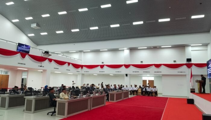 Rapat Paripurna Panas! 7 Fraksi DPRD Sulbar Bawa Catatan Kritis untuk APBD 2027